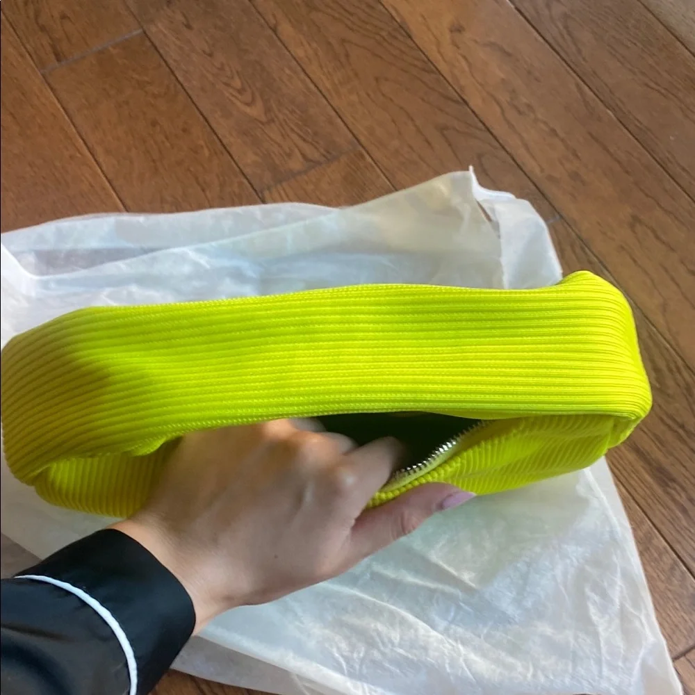 Vibrant Yellow Shoulder Bag with Textured Finish and Chain Detail - Picture 5 of 9